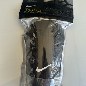 J-Guard   Shinguard. size large